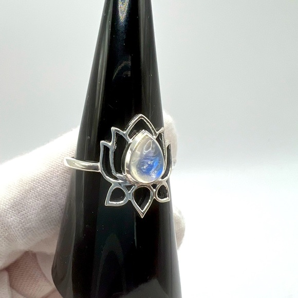 Natural Rainbow Moonstone Sterling Silver Lotus Flower Ring - Picture 5 of 14